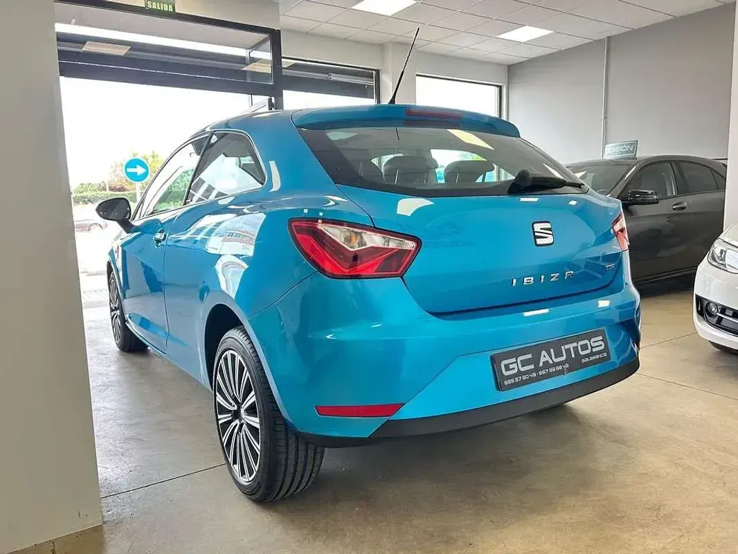 Usado Seat Ibiza CONNECT 90 CV (66 kW) 2017 Azul Utilitario