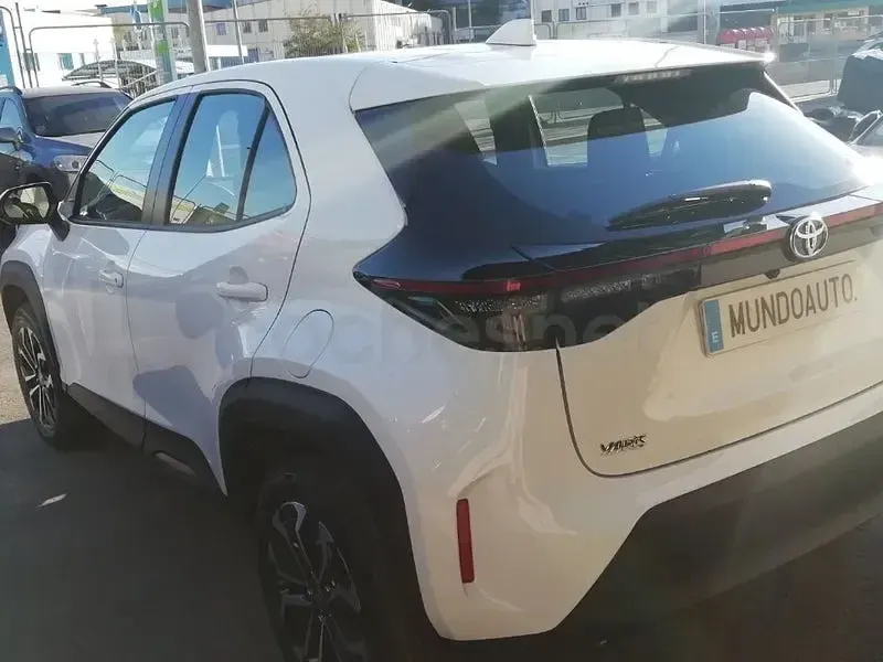 Nuevo Toyota Yaris Cross Active 131 CV (96 kW) 2026 Blanco SUV