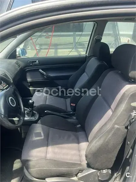 Usado VW Golf IV Advance 110 CV (80 kW) 2002 Gris / plata Berlina
