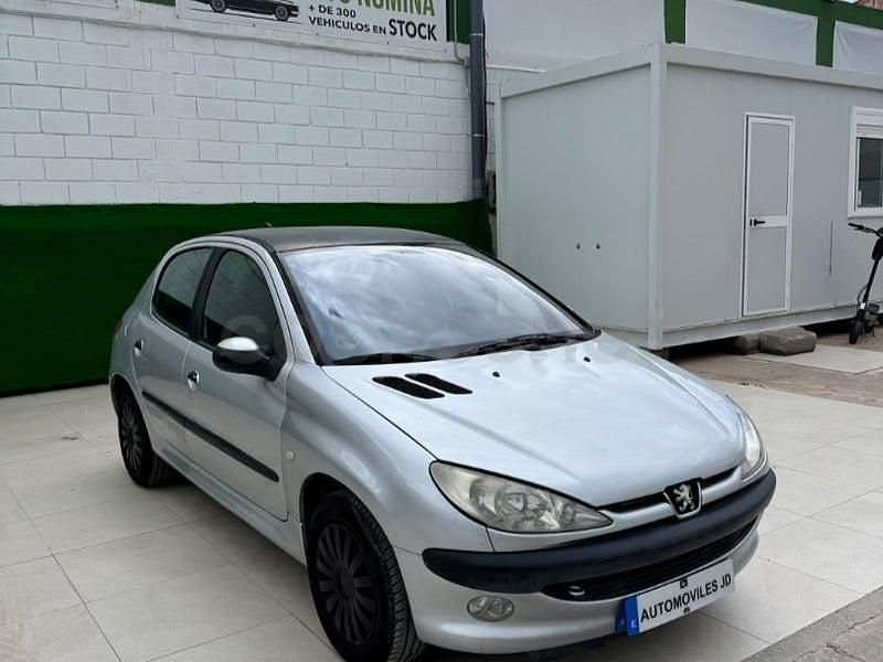 Usado Peugeot 206 75 CV (55 kW) 2005 Gris / plata Berlina