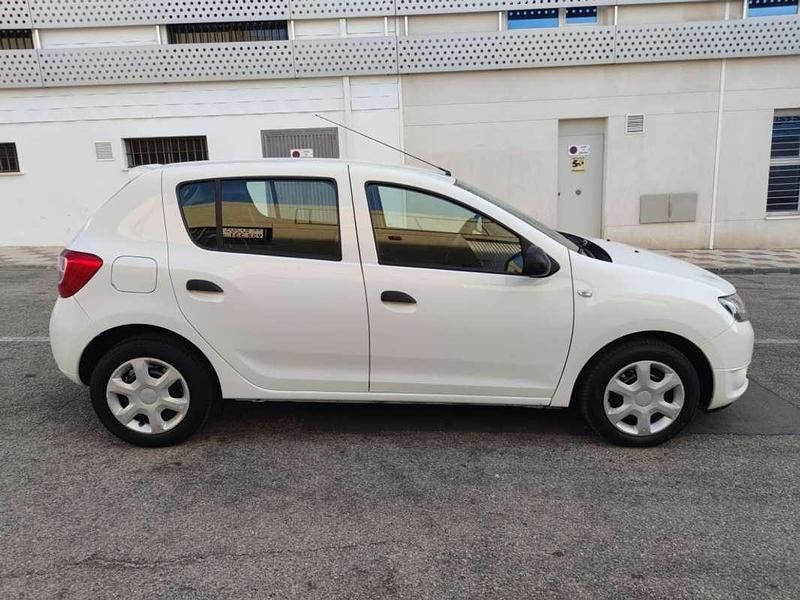 Usado Dacia Sandero Ambiance 75 CV (55 kW) 2015 Blanco Utilitario