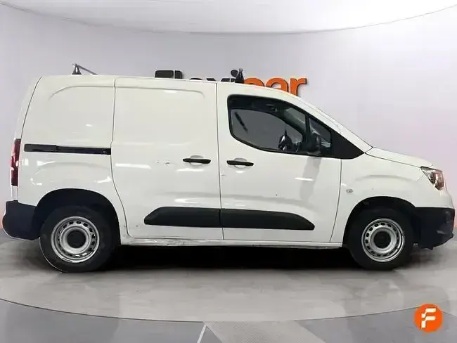 Usado Opel Combo Edition 102 CV (75 kW) 2022 Blanco Monovolumen