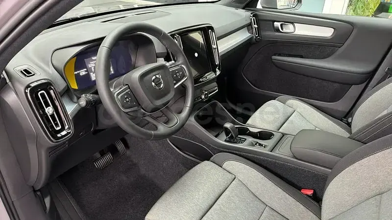 Nuevo Volvo XC40 Core 163 CV (119 kW) 2026 Gris / plata SUV