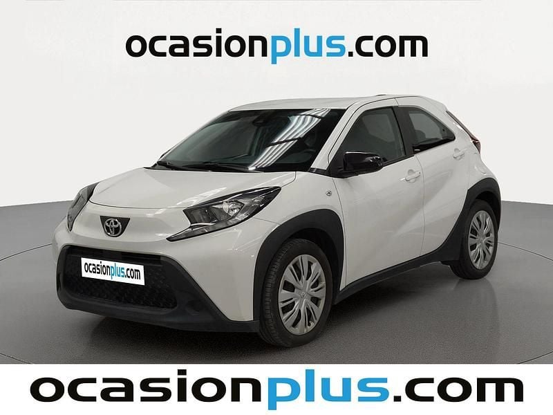 Usado Toyota Aygo X Play 72 CV (52 kW) 2023 Blanco SUV