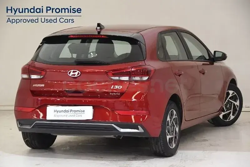 Usado Hyundai i30 115 CV (84 kW) 2025 Rojo Berlina