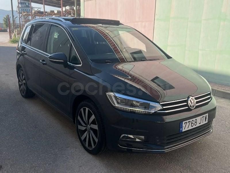 Usado VW Touran Advance 150 CV (110 kW) 2016 Granate Monovolumen