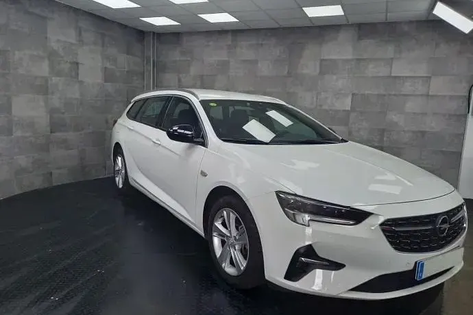 Usado Opel Insignia Business 120 CV (88 kW) 2022 Familiar
