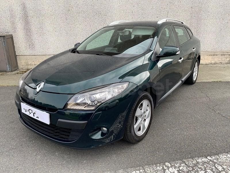 Usado Renault Mégane GrandTour Dynamique 130 CV (95 kW) 2010 Verde Familiar