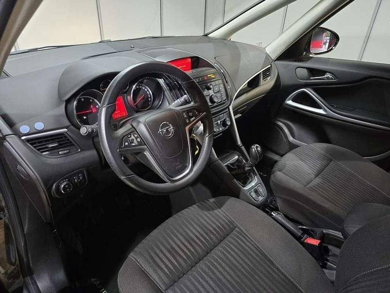 Usado Opel Zafira Tourer Selective 131 CV (96 kW) 2012 Marrón Monovolumen