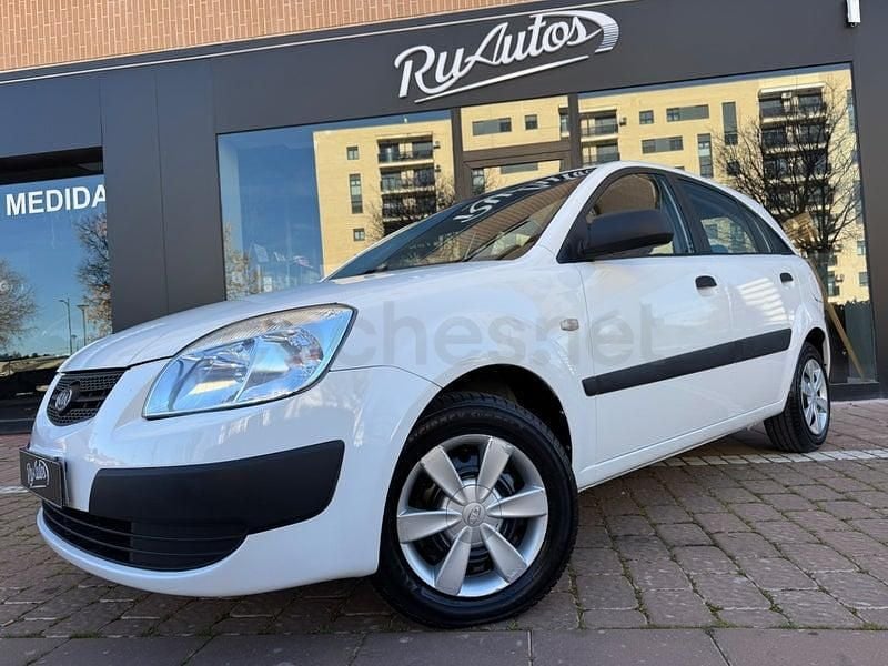 Usado Kia Rio 110 CV (80 kW) 2007 Blanco Berlina