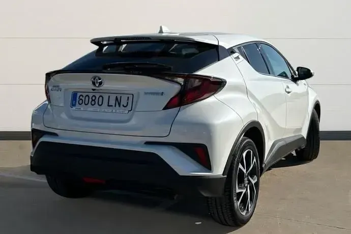 Używany Toyota C-HR Active 122 KM (89 kW) 2021 Biały SUV