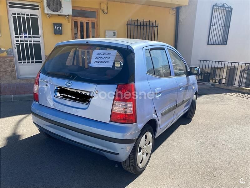 Usado Kia Picanto LX 61 CV (44 kW) 2005 Gris / plata Utilitario