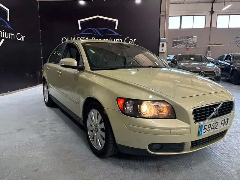 Usado Volvo S40 Kinetic 136 CV (100 kW) 2007 Beige Berlina