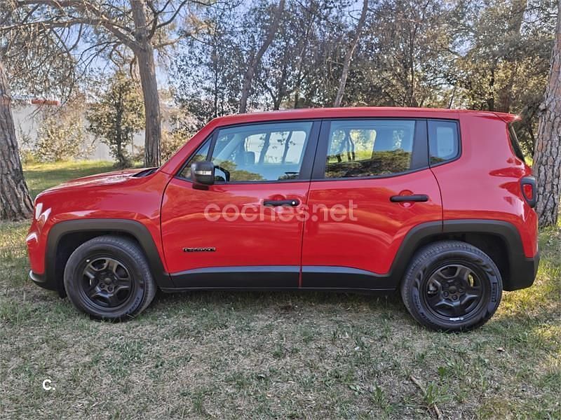 Usado Jeep Renegade Sport 120 CV (88 kW) 2018 Rojo SUV