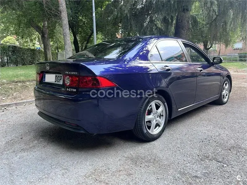 Usado Honda Accord Executive 140 CV (102 kW) 2005 Azul Berlina