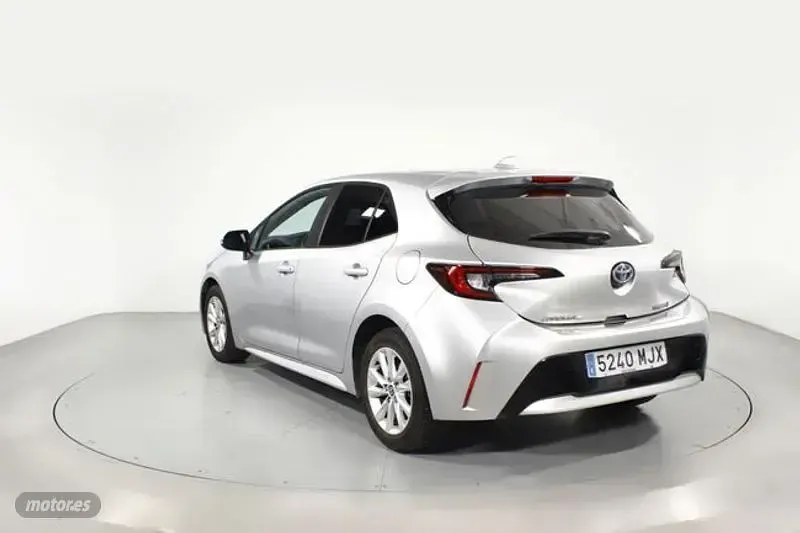 Usado Toyota Corolla Active 140 CV (102 kW) 2023 Gris Berlina
