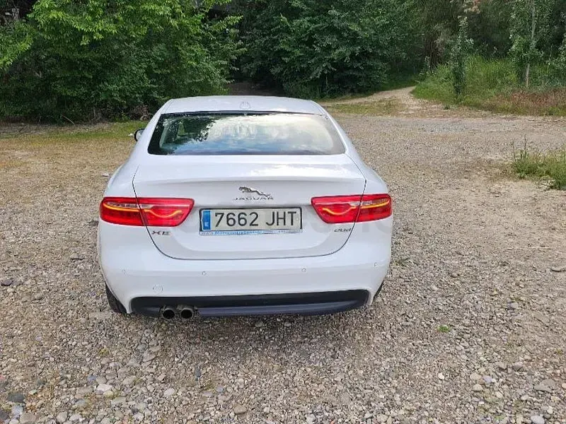 Usado Jaguar XE 180 CV (132 kW) 2016 Blanco Berlina