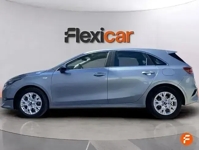Usado Kia Ceed 136 CV (100 kW) 2023 Gris Utilitario