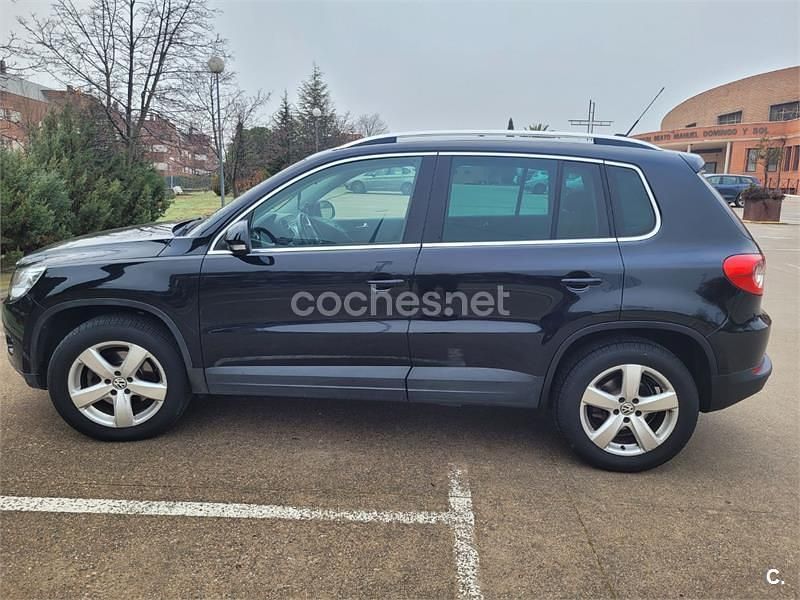 Usado VW Tiguan R-line BlueMotion 140 CV (102 kW) 2011 Negro SUV