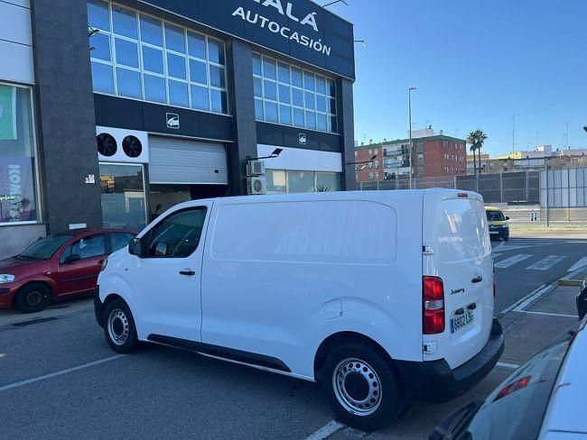 Usado Citroën Jumpy Comfort 102 CV (75 kW) 2021 Blanco Monovolumen