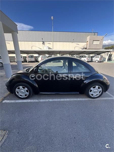 Usado VW New Beetle 115 CV (84 kW) 1999 Negro Utilitario