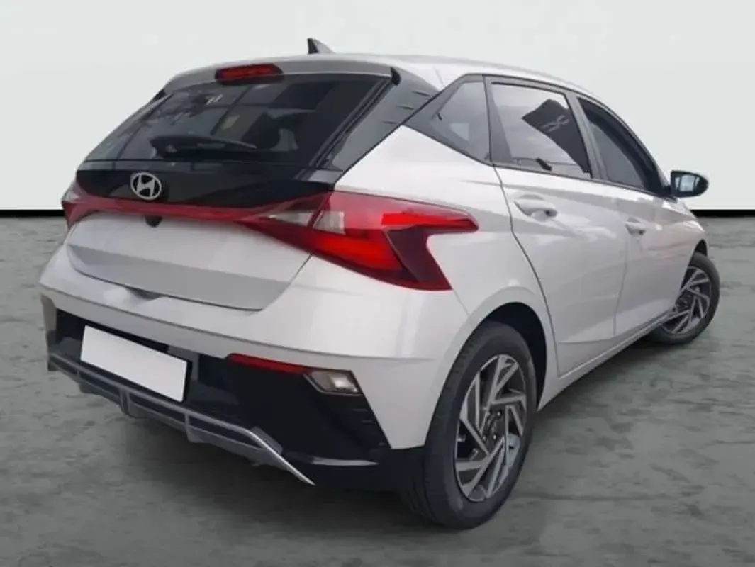 Usado Hyundai i20 90 CV (66 kW) 2026 Gris Utilitario