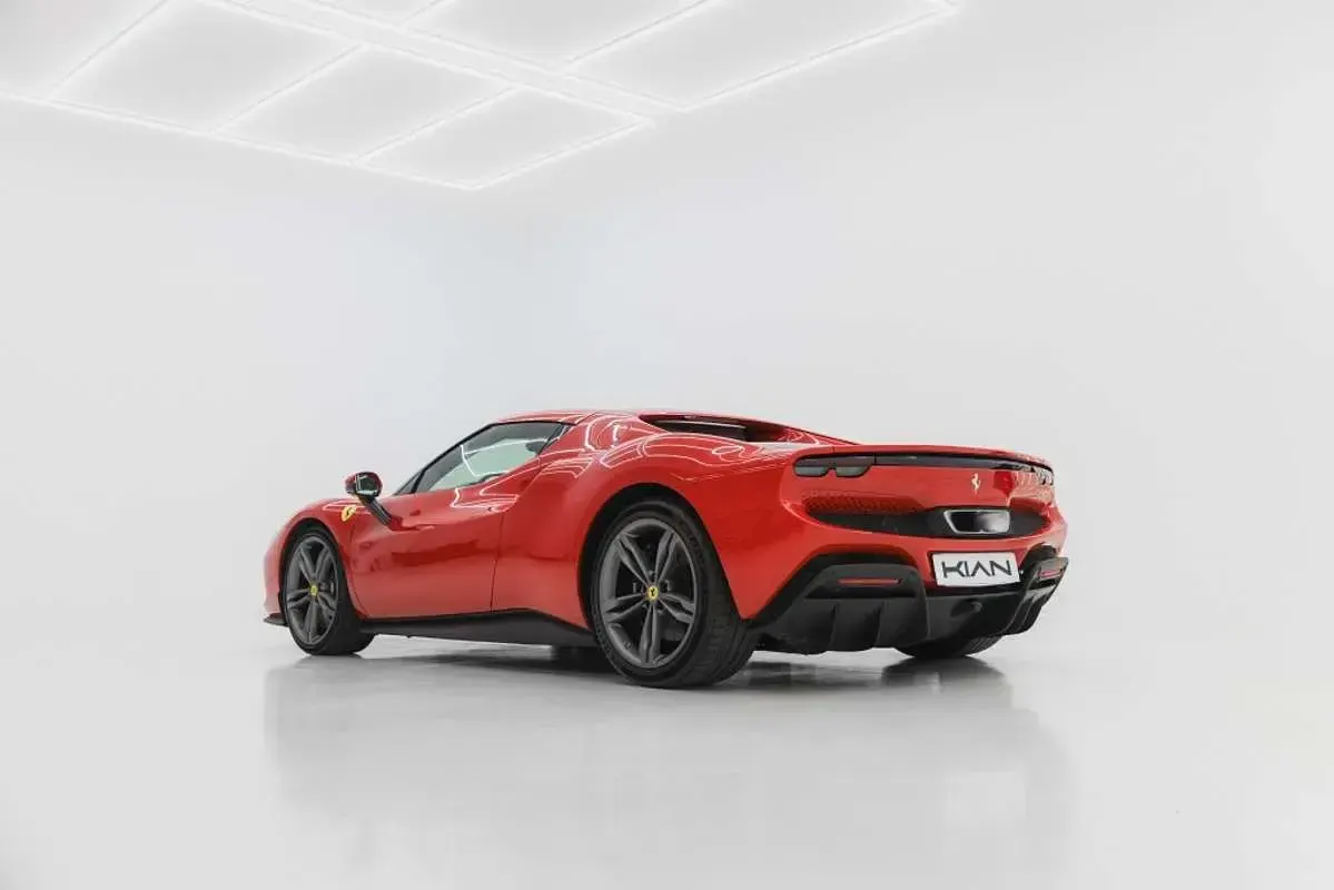 Usado Ferrari 296 831 CV (611 kW) 2023 Rojo Coupe