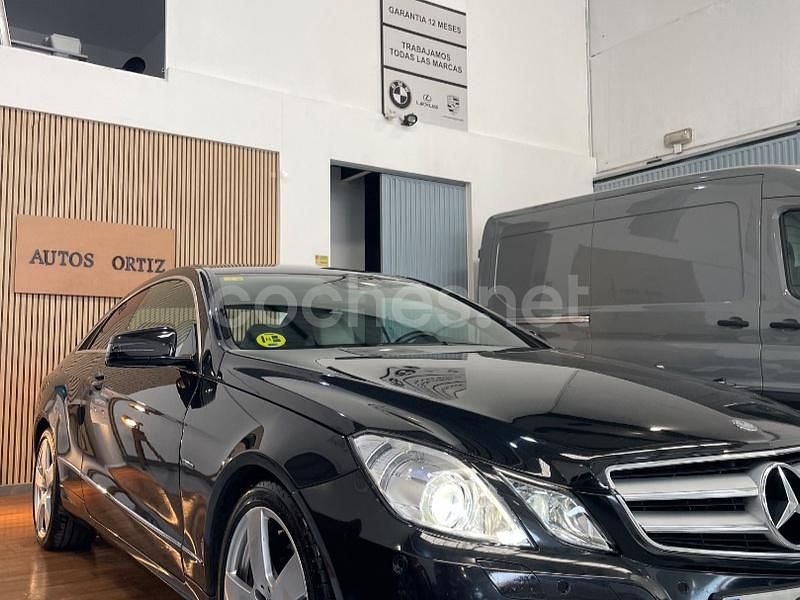 Negro Usado 2010 Mercedes E250 Elegance Coupe | 14.500 € (Un poco caro) - Imagen 1/4