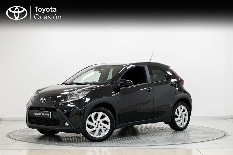 Negro Usado 2024 Toyota Aygo Play Utilitario | 16.650 € (Un poco caro) - Imagen 1/4
