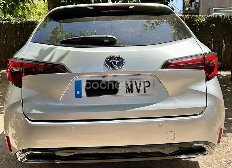 Usado Toyota Corolla Sport 140 CV (102 kW) 2024 Gris / plata Familiar