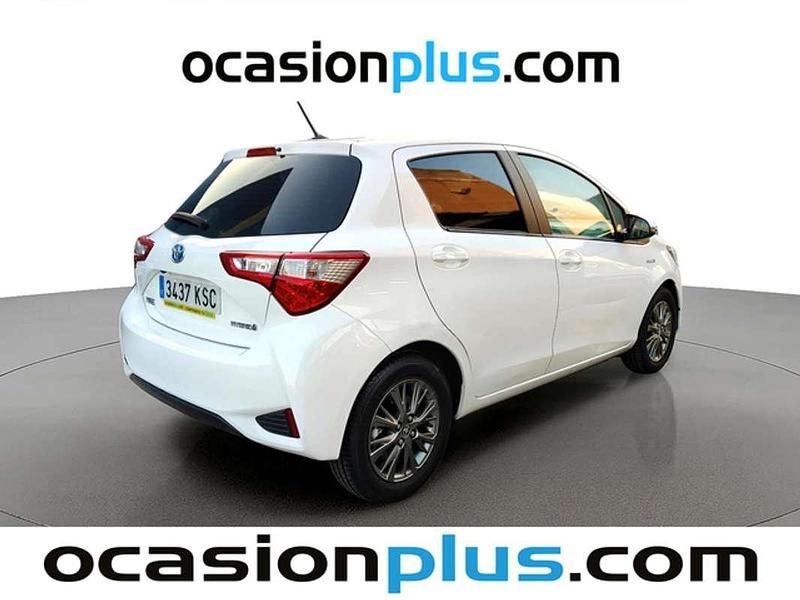 Usado Toyota Yaris Hybrid Active 100 CV (73 kW) 2018 Blanco Utilitario