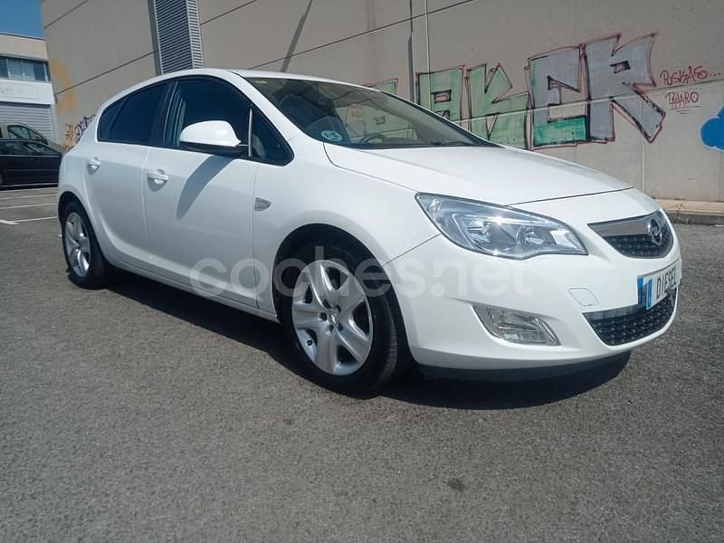 Blanco Usado 2010 Opel Astra Cosmo Berlina | 5500 € (Super precio) - Imagen 1/4