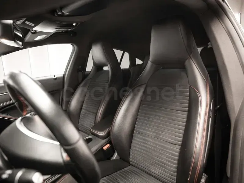 Usado Mercedes CLA250 Shooting Brake 218 CV (160 kW) 2016 Gris / plata Familiar
