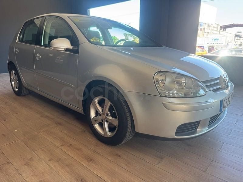 Usado VW Golf IV Highline 115 CV (84 kW) 2005 Gris / plata Berlina