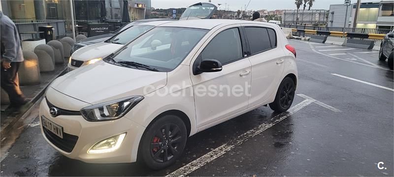 Usado Hyundai i20 75 CV (55 kW) 2014 Blanco Utilitario