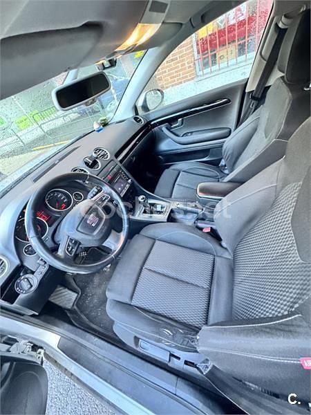 Usado Seat Exeo Sport 143 CV (105 kW) 2009 Gris / plata Berlina