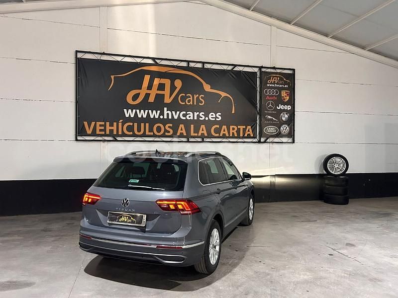 Gris / plata Usado 2023 VW Tiguan Life SUV | 25.500 € (Super precio) - Imagen 1/4