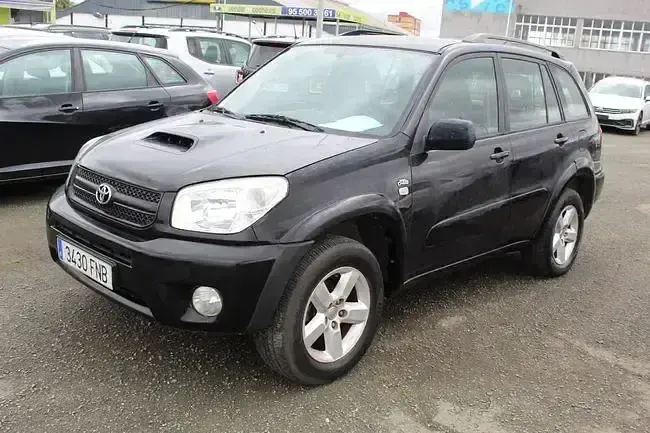Käytetty Toyota RAV4 Executive 116 HP (85 kW) 2005 Musta Katumaasturi