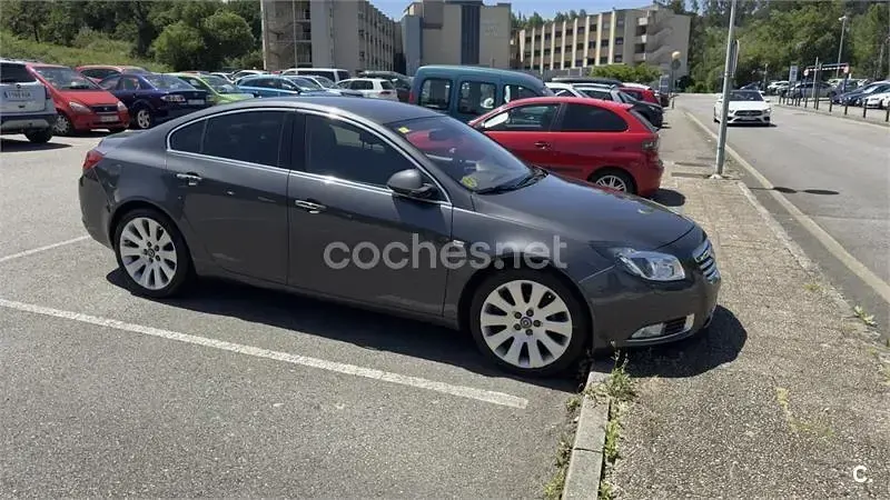 Usado Opel Insignia Cosmo 140 CV (102 kW) 2009 Gris / plata Berlina