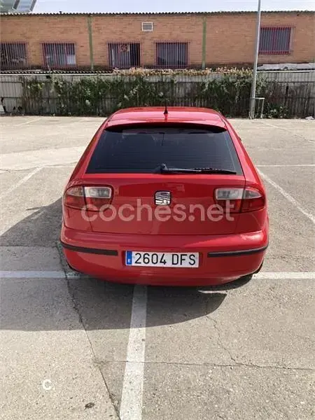 Usado Seat Leon 110 CV (80 kW) 2005 Rojo Utilitario