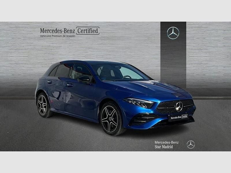 Usado Mercedes A250 AMG line 218 CV (160 kW) 2025 Azul Berlina
