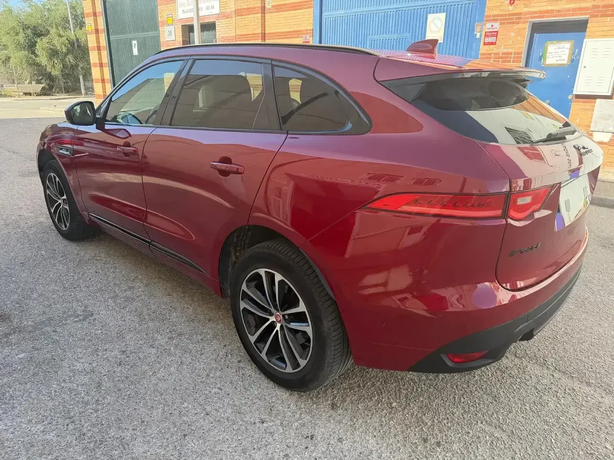 Usado Jaguar F-Pace R-Sport 180 CV (132 kW) 2016 Rojo SUV