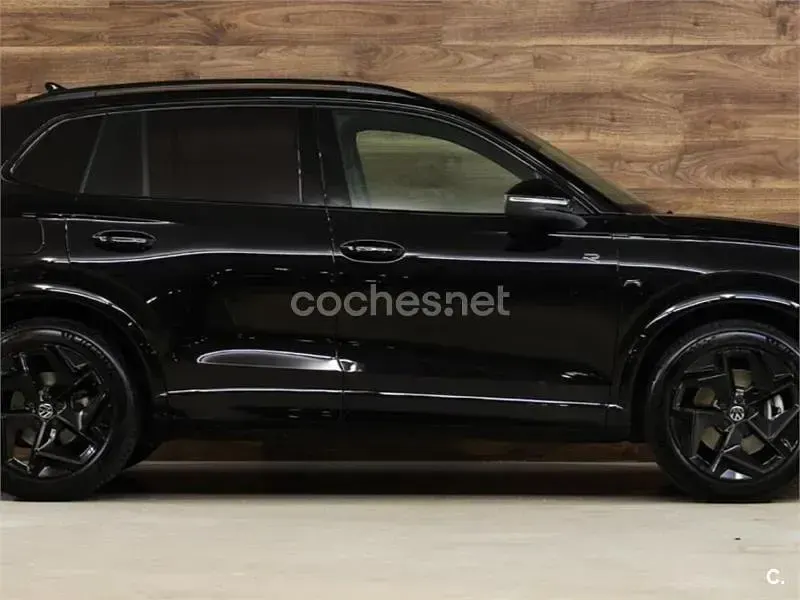 Usado VW Tiguan R-line 150 CV (110 kW) 2025 Negro SUV