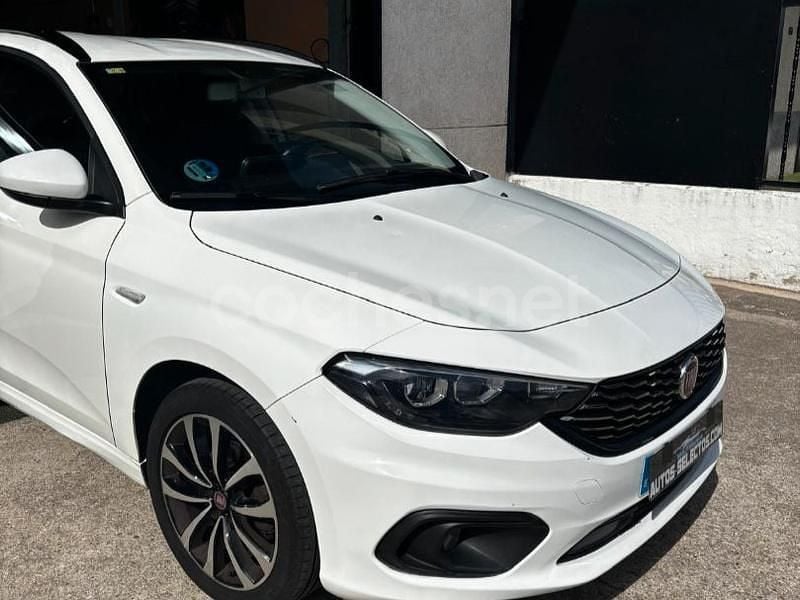 Usado Fiat Tipo Lounge 120 CV (88 kW) 2018 Blanco Familiar