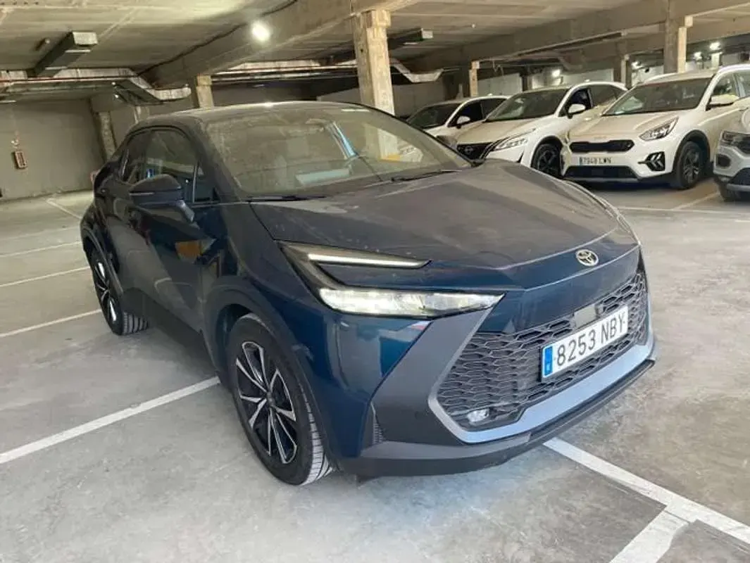 Usado Toyota C-HR Advance 141 CV (103 kW) 2025 Azul SUV