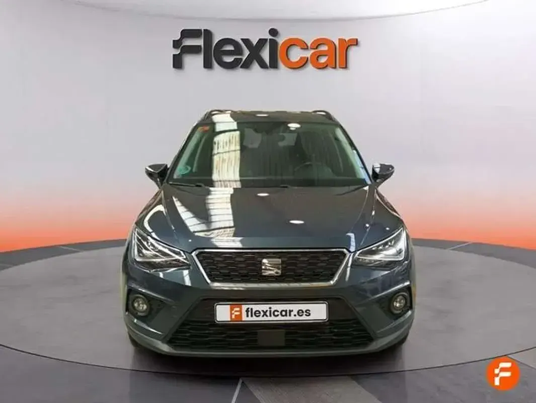 Usado Seat Arona Ecomotive 95 CV (69 kW) 2019 Gris SUV