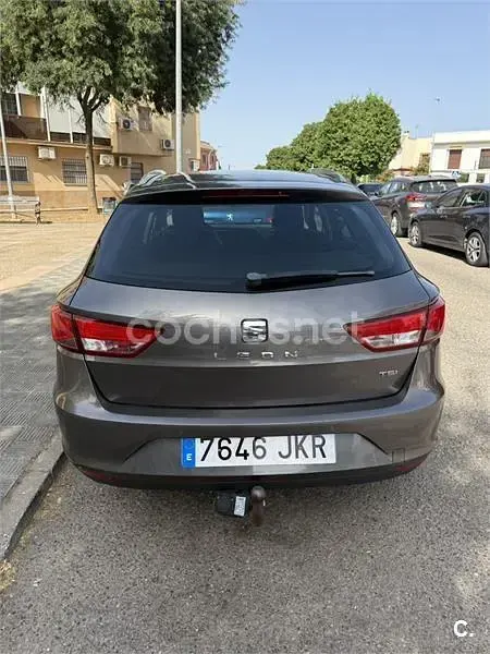 Usado Seat Leon ST CONNECT 110 CV (80 kW) 2015 Gris / plata Familiar