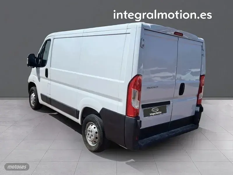 Usado Peugeot Boxer 120 CV (88 kW) 2022 Blanco Van