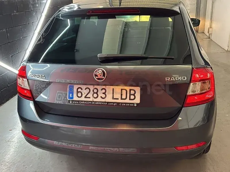 Usado Skoda Rapid Ambition 90 CV (66 kW) 2015 Gris / plata Utilitario