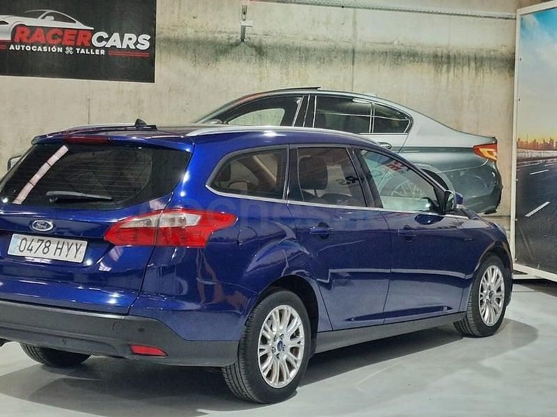 Usado Ford Focus Titanium 115 CV (84 kW) 2014 Azul Familiar